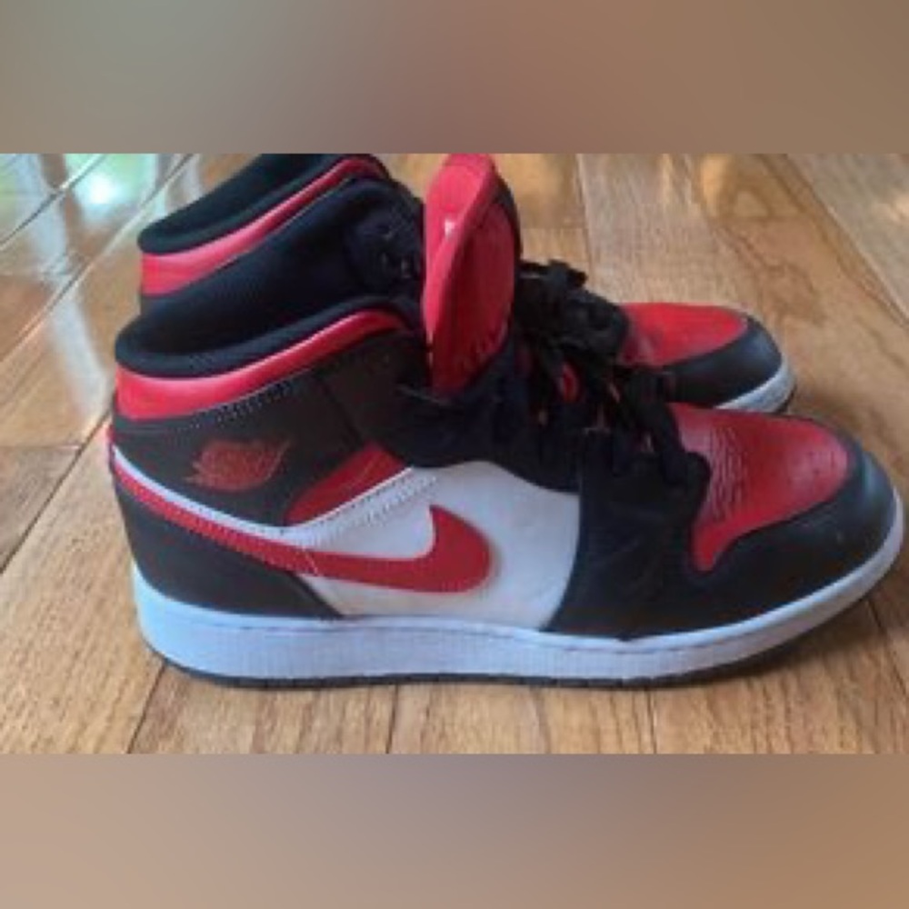 Jordan 1 Mid..Size 7